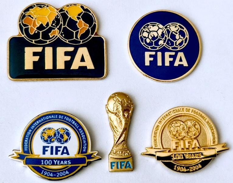 Fifa Placchette & Badge: 5 Pins  FIFA Fussball – Usato da Pfäffikon ZH venduto da Colacity