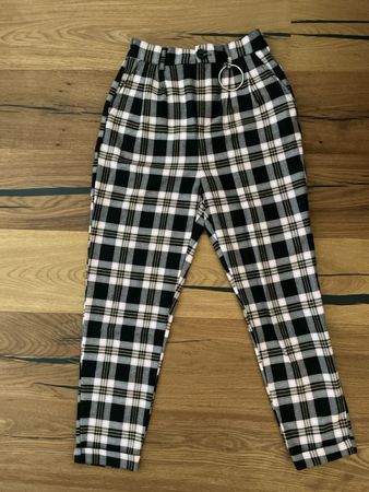 Karierte Stoffhose von Bershka, Gr. S