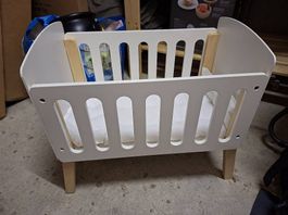 Petit lit de poupée 