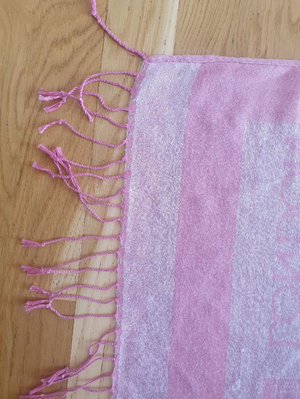 Foulard & Sciarpe: Pink London Schal mit Fransen – Usato da Moosseedorf venduto da Sonnenschein.. 2