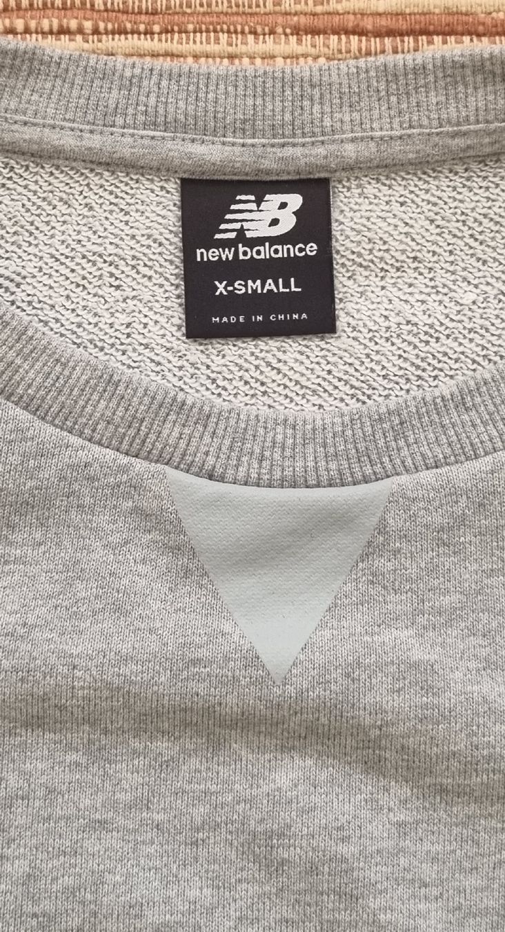 New Balance Canottiere & Pantaloni: Pull woman by New Balance – Usato da Mendrisio venduto da ann_d9pf 1