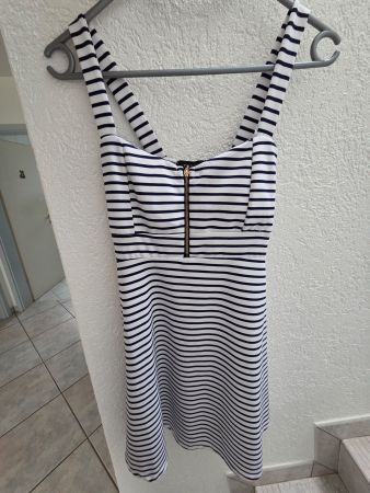 Robe d'été rayée bleu et blanc