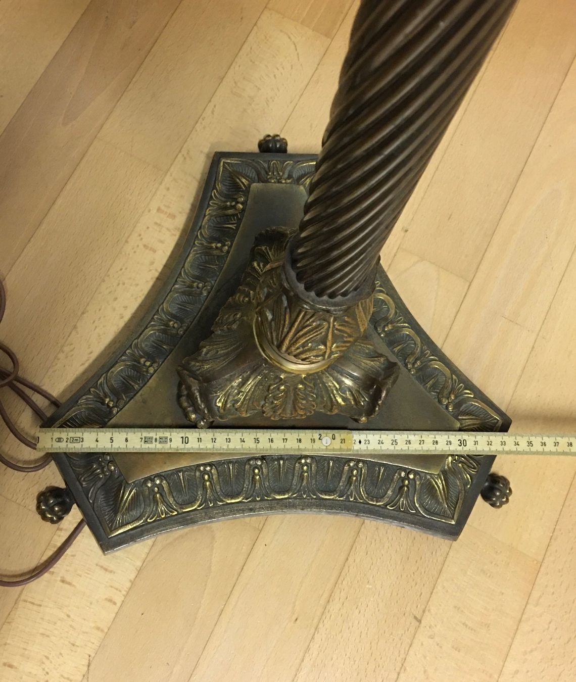 Lampade: Elegante Stehlampe mit Plissee-Schirm – Usato da Olten venduto da ELHANDEL 8
