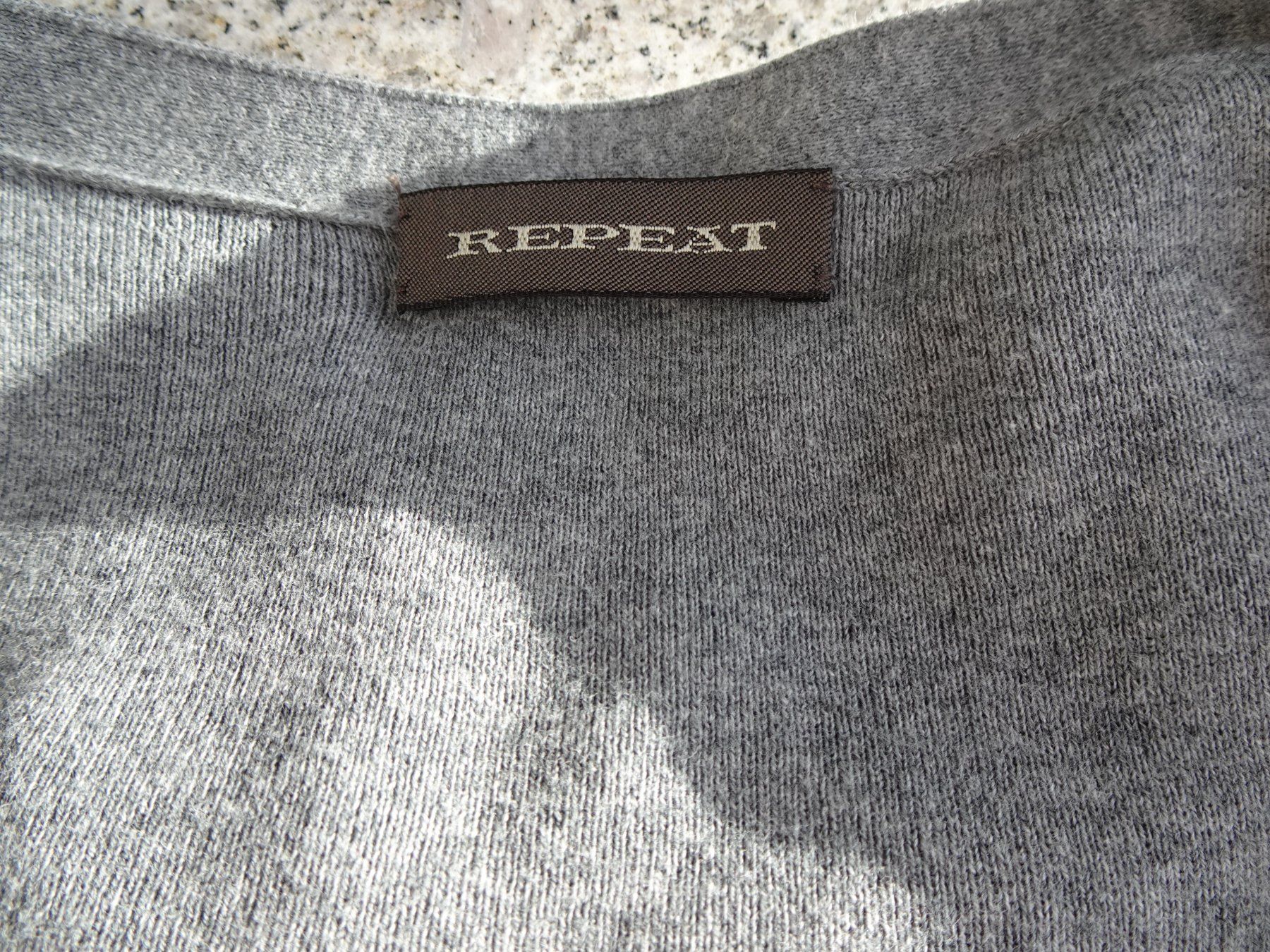 Repeat Giacche: Repeat Strickjacke lang grau Gr. S 38 – Usato da Winterthur venduto da blumeblau77 4