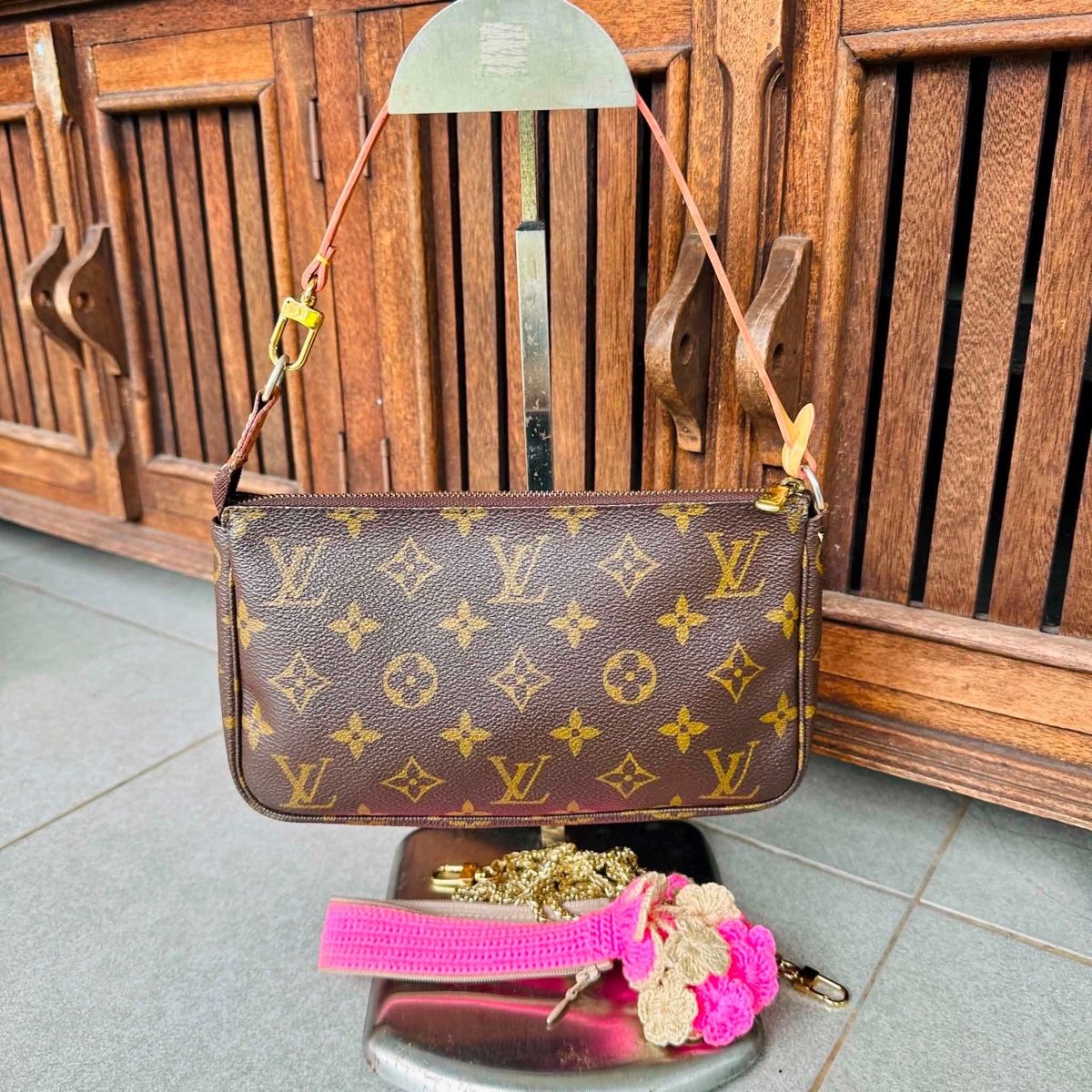 Louis Vuitton Taschen für Damen: Louis Vuitton Pochette Monogram  – Gebraucht aus Widnau von Pukpan_99