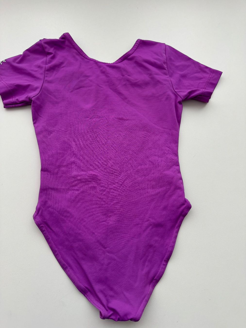 Scarpe, pantaloni & magliette da ginnastica: Violettes Turnkleid Gr. 122 – Usato da Lengnau AG venduto da fullthrust 1