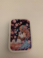 Herzige Schmuckbox mit Glitzersteinchen