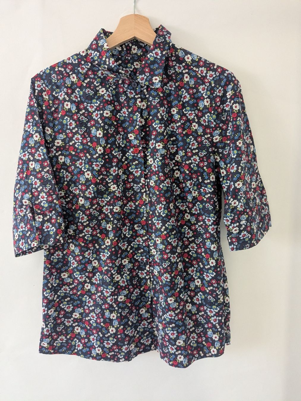Blusen: Sommer Bluse mit Blumenmuster, Gr.M – Gebraucht aus Rorschach von olg_5qq2 1