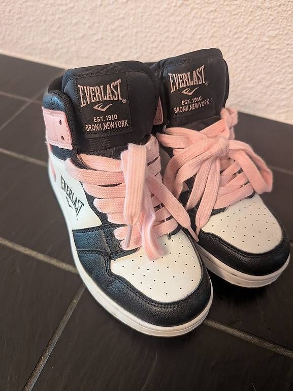 Schuhe für Jungen: Everlast Turnschuhe Grösse 33 – Gebraucht aus Effretikon von sar_x7yl 2