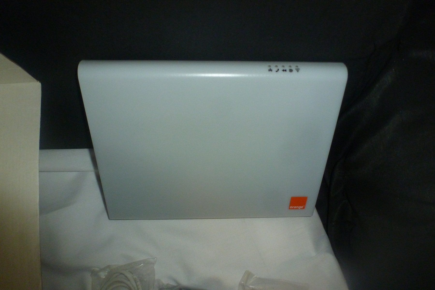 Modem & Router: Modem Orange Livebox Modem Type FDE8 – Nuovo e nell'imballaggio originale da Emmen venduto da newdeal1970 2