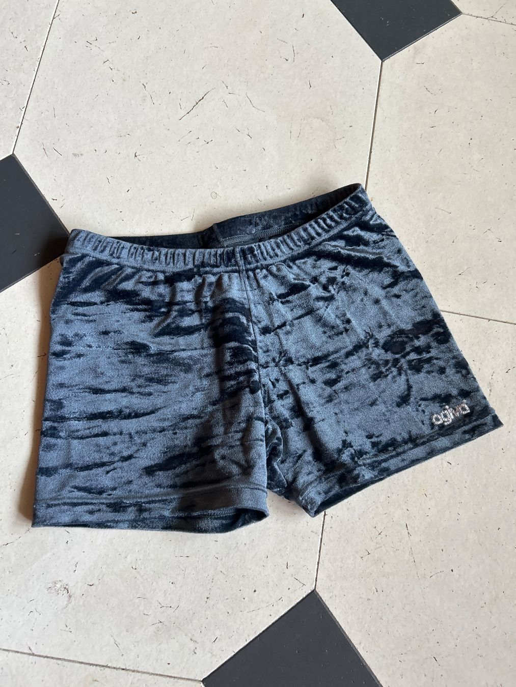 Pantaloni: Samt-Turnhösli Grösse 134 – Usato da Bubikon venduto da arvaka