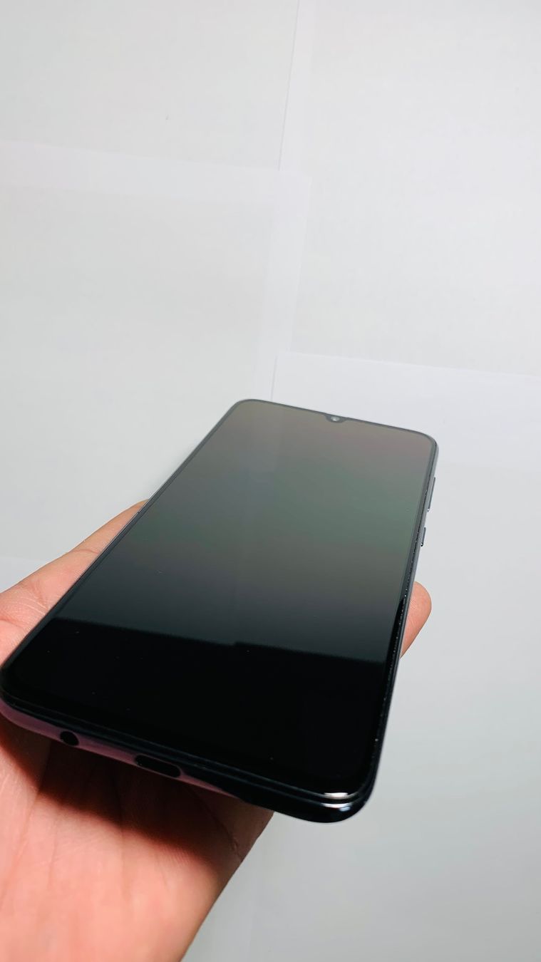 Samsung Telefoni cellulari / Smartphones: Samsung A70 / 128GB / Dual sim – Usato da Luzern venduto da Waince786 1