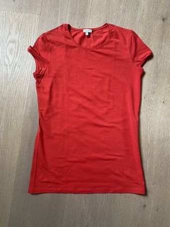 Neuwertiges rotes Massimo Dutti T-Shirt Grösse XS-S