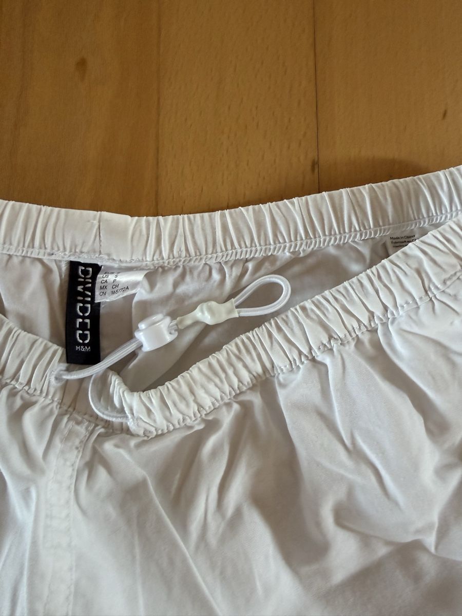 H&M Pantaloni: Pantalon parachute blanc H&M – Usato da Fontainemelon venduto da erin.blm 2