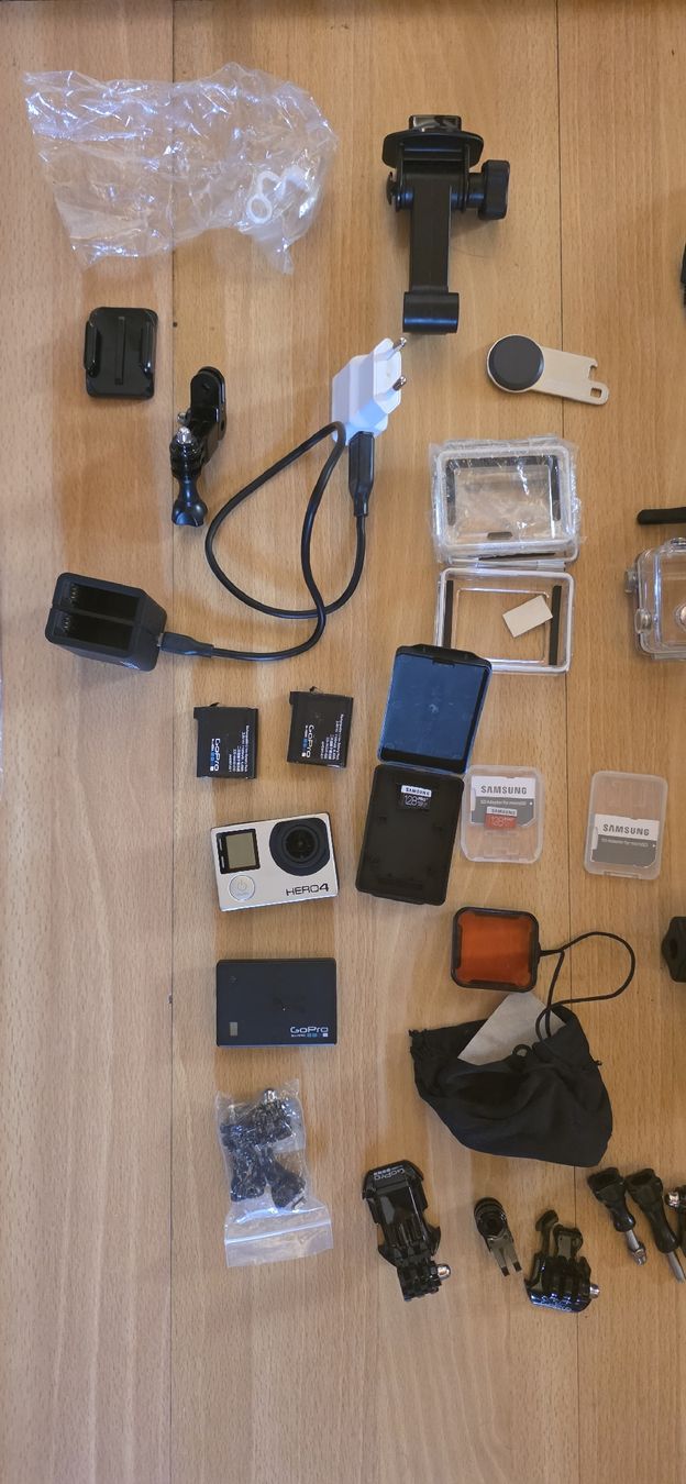 Gopro Action Cam: Caméra GoPro Hero 4 ,10accessoires, 3batteries, kit plongée – Gebraucht aus Saillon von inf_8vsk 6