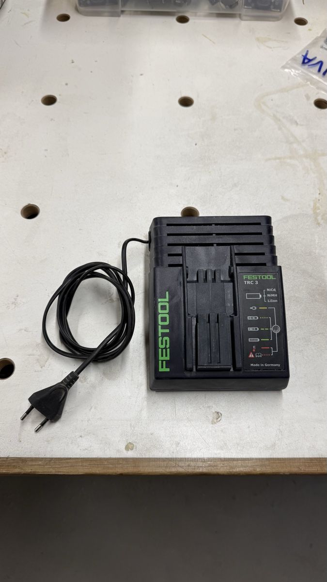 Festool Accus & piles: FESTOOL Ladegerät TRC 3 – D'occasion à Udligenswil par TomSawyer33