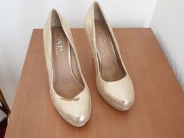 AP Avant Premiere Pumps