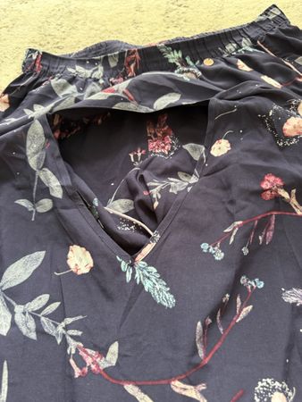 Schlafanzug floral dunkelblau Grösse S guter Zustand