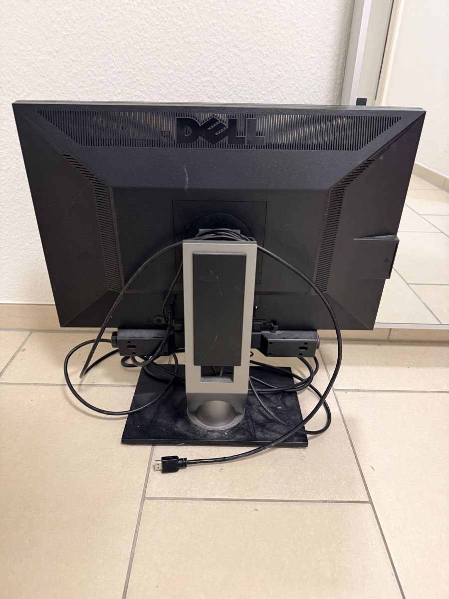Dell Monitor: Dell Monitor – Usato da Birsfelden venduto da noahpellecchia 1