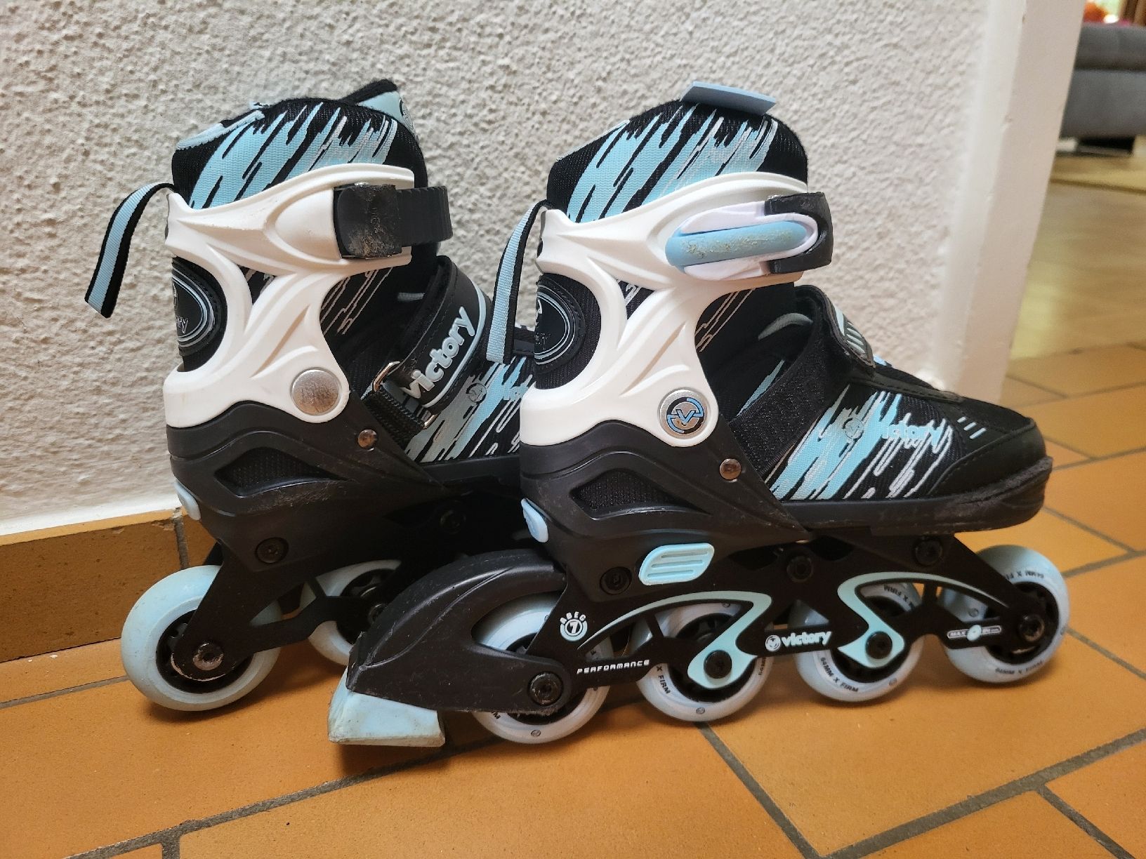 Victory Pattini in linea & Pattini a rotelle: Victory Inlineskates, verstellbar, Gr. 29-32 – Usato da Schneisingen venduto da puppenmaedchen 1