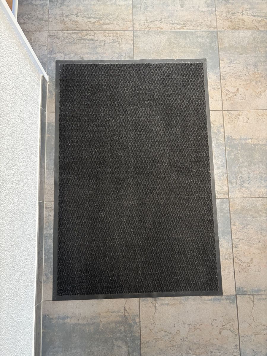 Tappeti: Schwarze Schmutzfangmatte – Usato da Brittnau venduto da sve_77t9