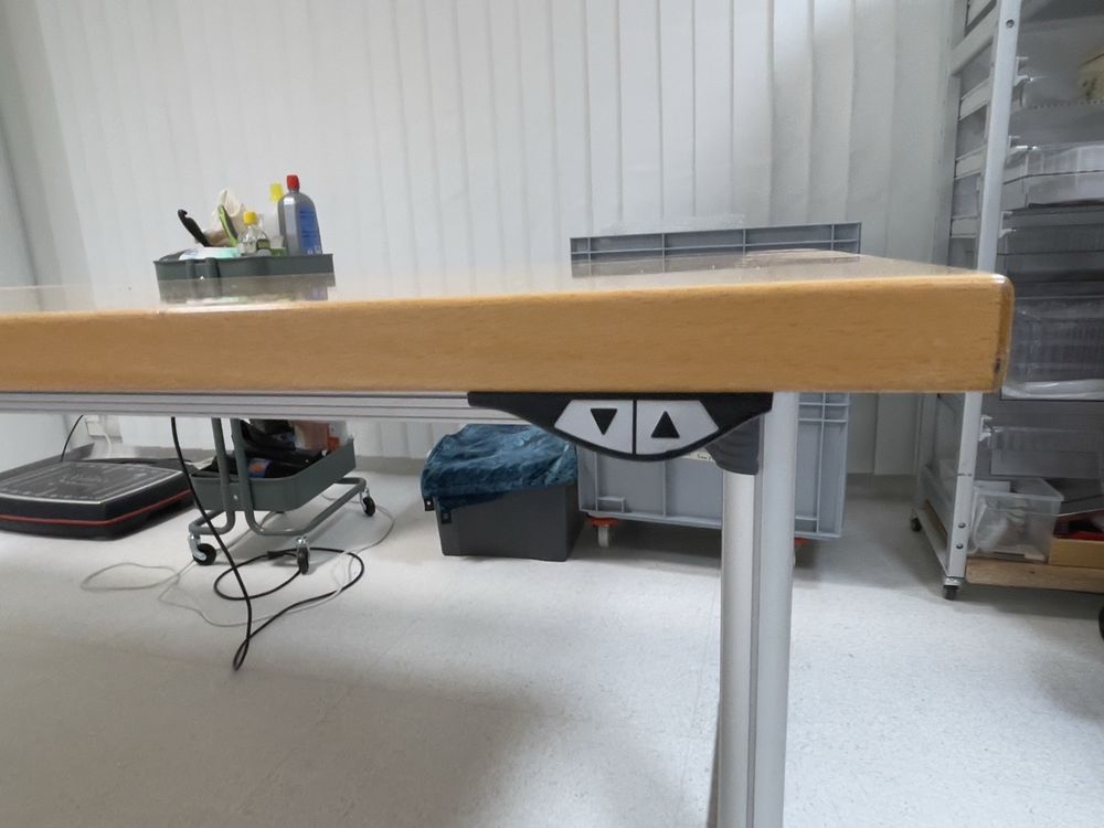 Bureaux: Ergonomischer Stehpult / Bürotisch "er-T-Go Pro 2" Motor 59 – Défectueux à Zürich par rotaeugli 2