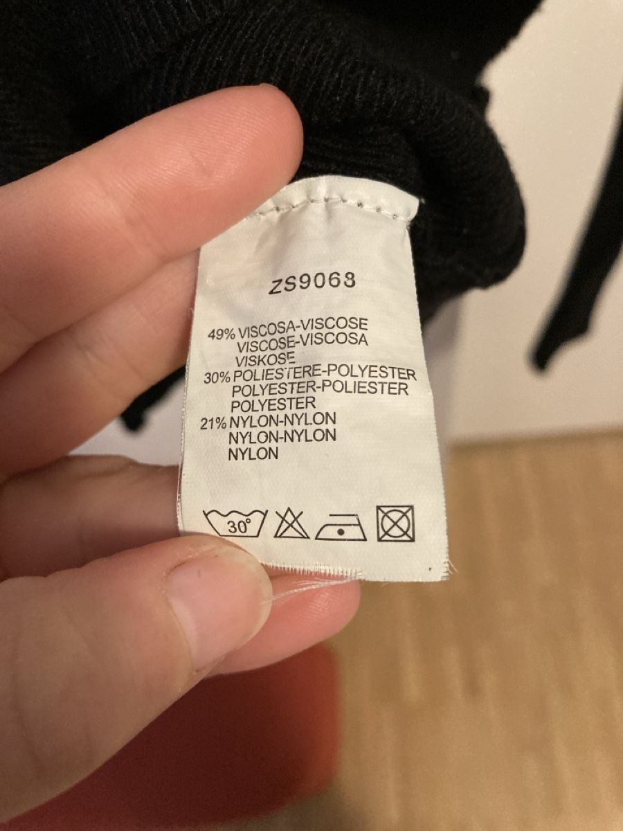 T-shirt: T-shirt mit Hals – Usato da Urtenen-Schönbühl venduto da alessibas 2