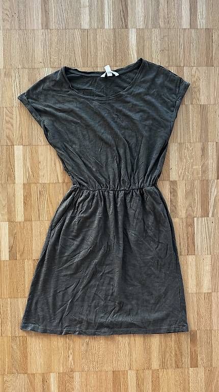 Vestiti: Dunkelgrünes Kleid mit Taschen – Usato da Basel venduto da R__Mueller 2