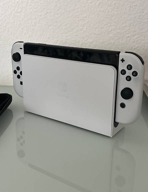 Nintendo Console: Nintendo Switch OLED inkl. Tasche – Usato da Beromünster venduto da Ardian.Ganija