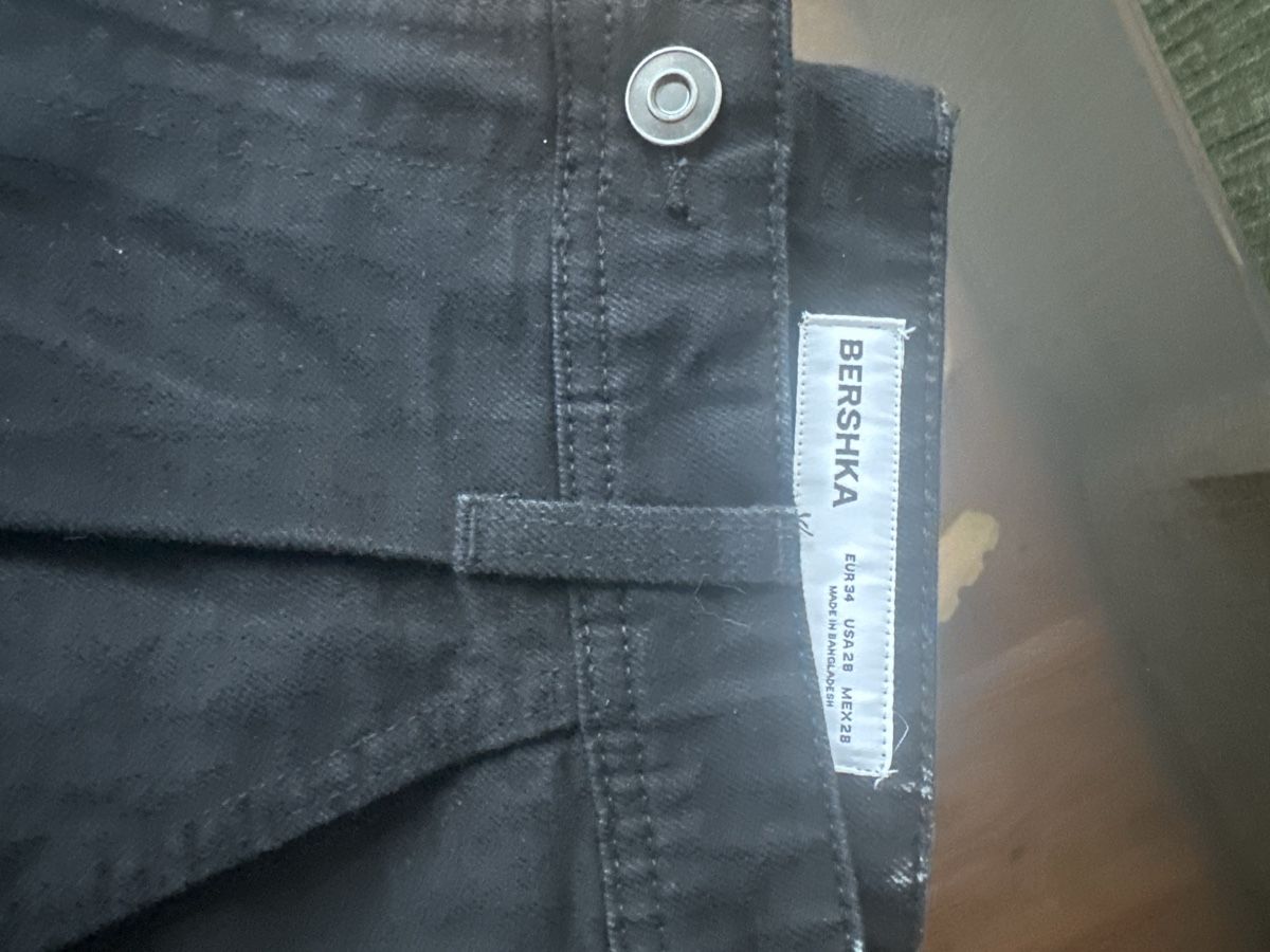 Bershka Jeans: Jeans Bershka noir – Usato da Founex venduto da reb_fws9 1