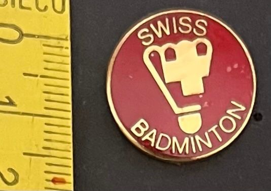 Swiss Placchette & Badge: Swiss Badminton / Pin – Usato da Ostermundigen venduto da DaxKarten-75