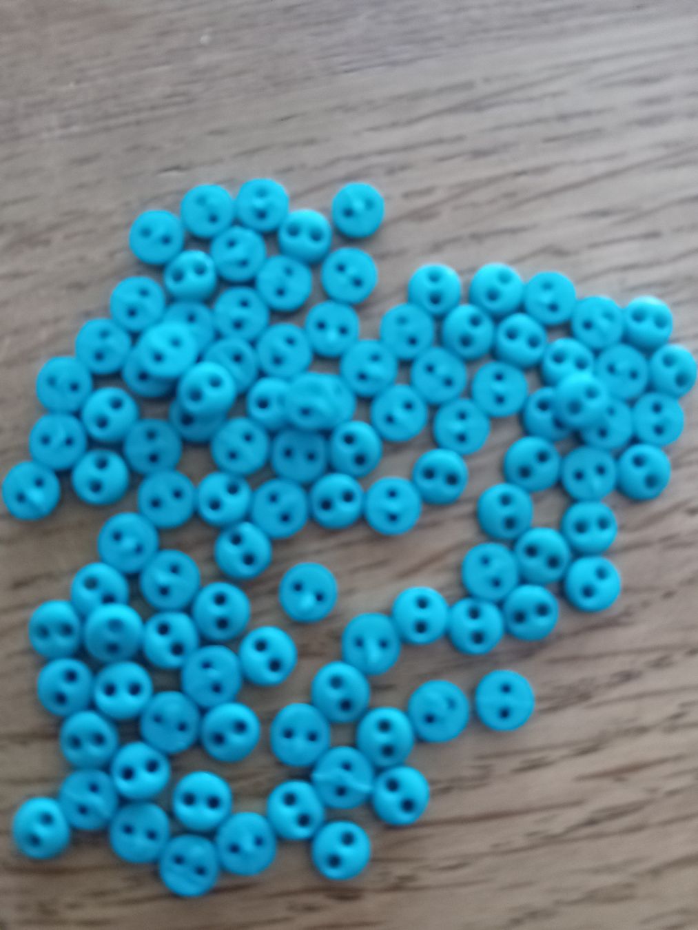 Bottoni: Knöpfe 4 mm Durchmesser 100 Stk türkis – Nuovo (secondo la descrizione) da cham venduto da schnuefi61 1