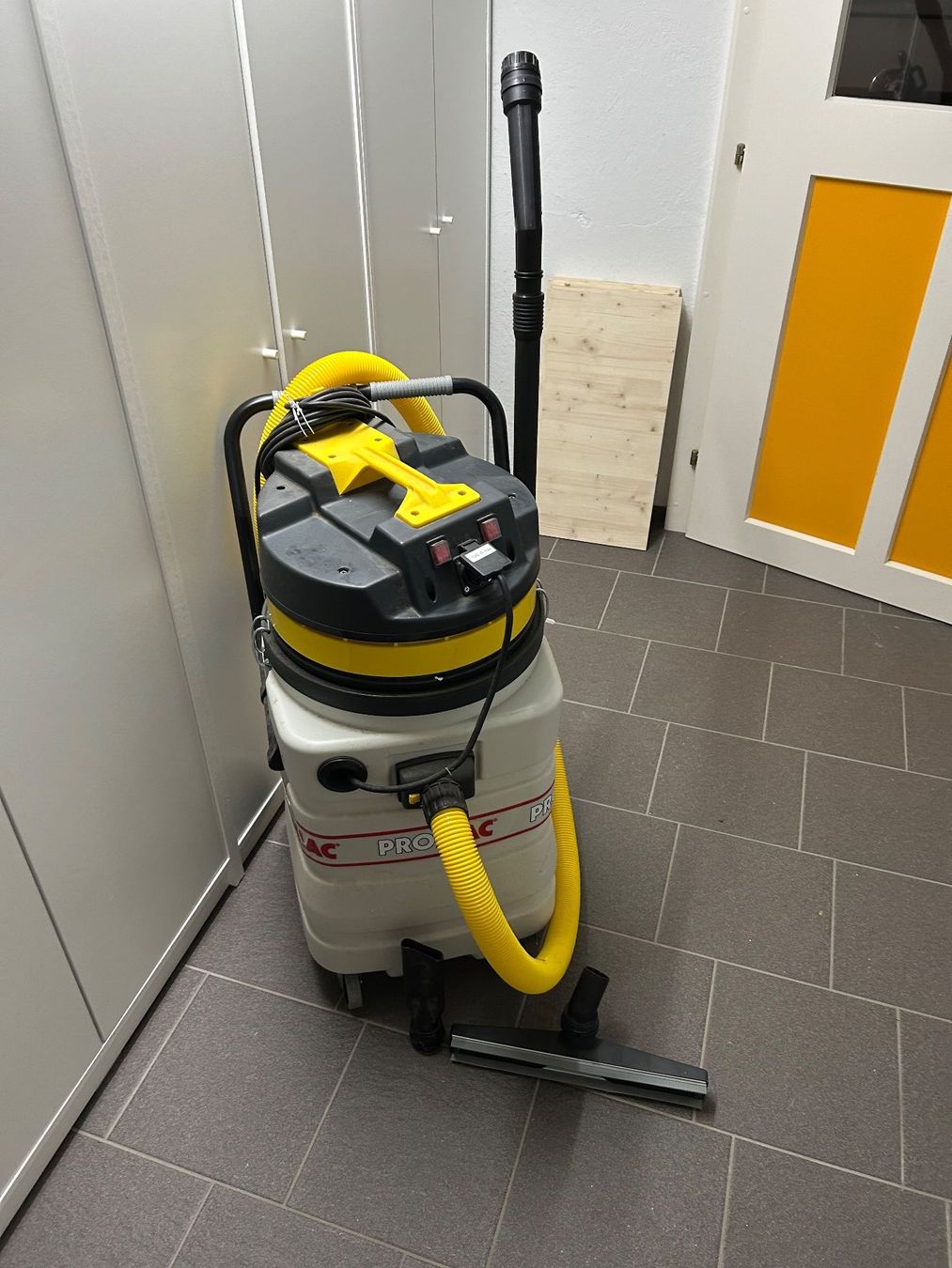 Promac Aspirateurs & Accessoires: Nasssauger   Promac VAC-65 TP – Neuf (Voir description) à Aarau par Tanichtis01