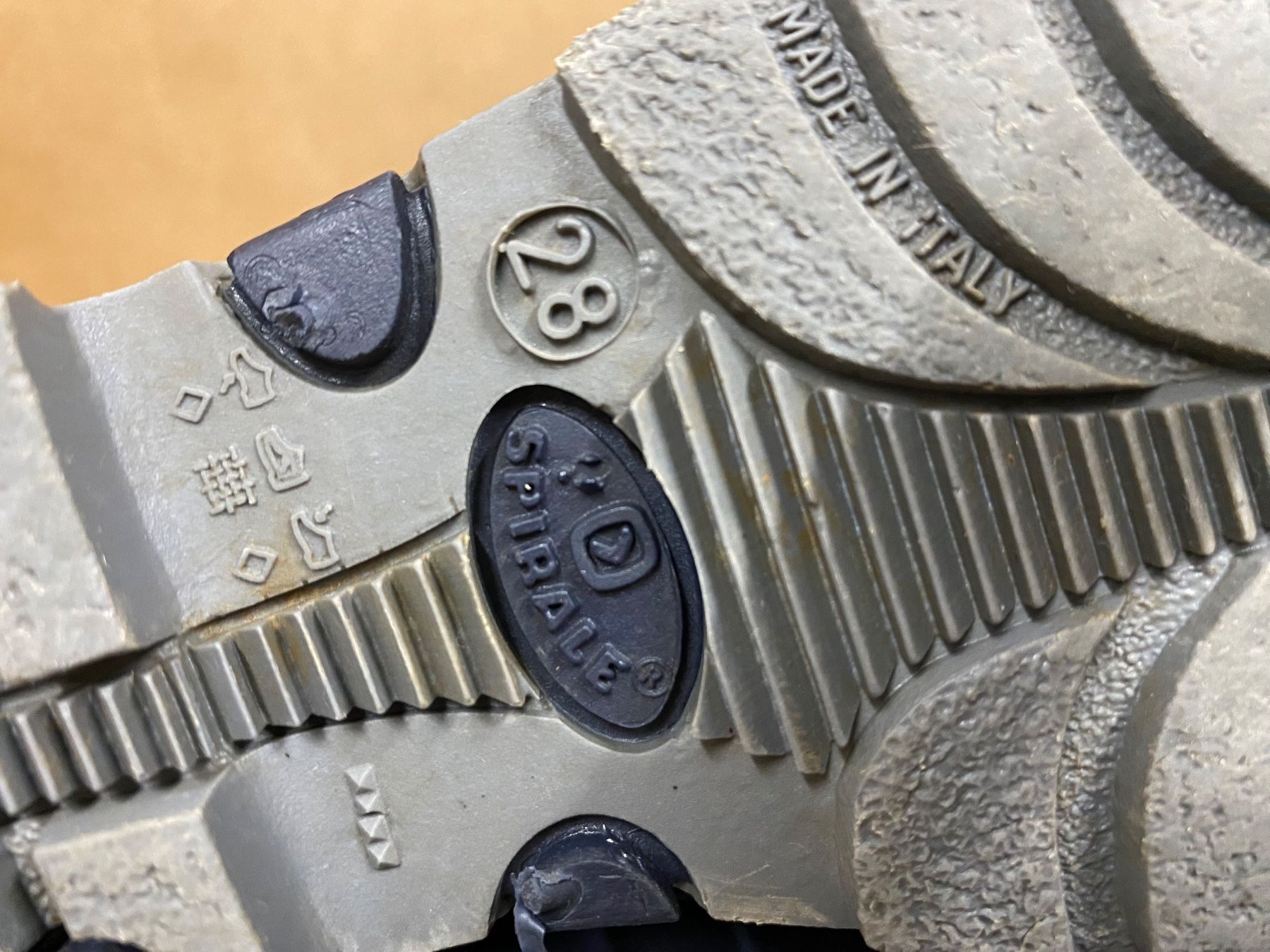 Spirale Scarpe da uomo: Regenstiefel Spirale Grösse  28 – Usato da Eschlikon TG venduto da RamonaSt 6