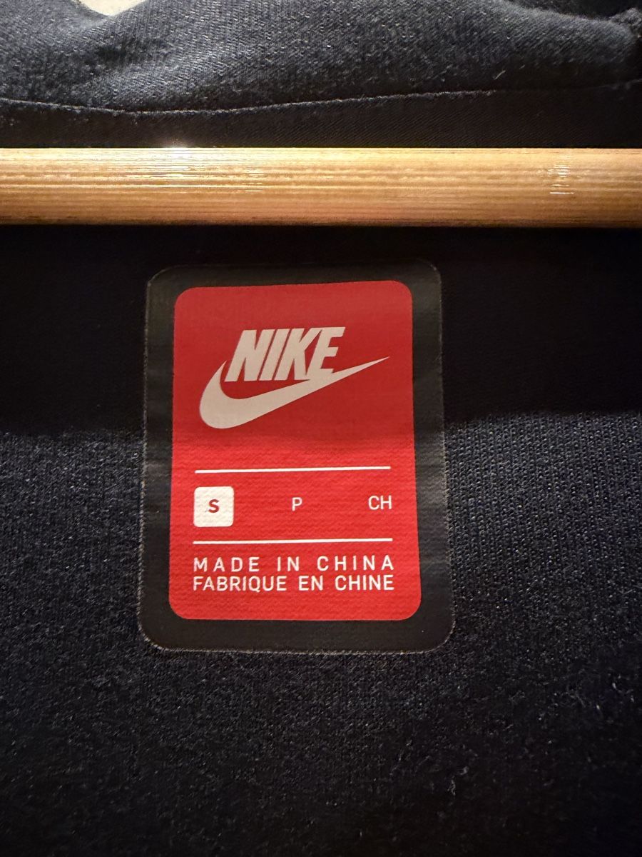 Nike Giacche: Nike Black Tech Jacket with Thumb Holes, Size S – Nuovo (secondo la descrizione) da Genève venduto da jud_xrl8 4