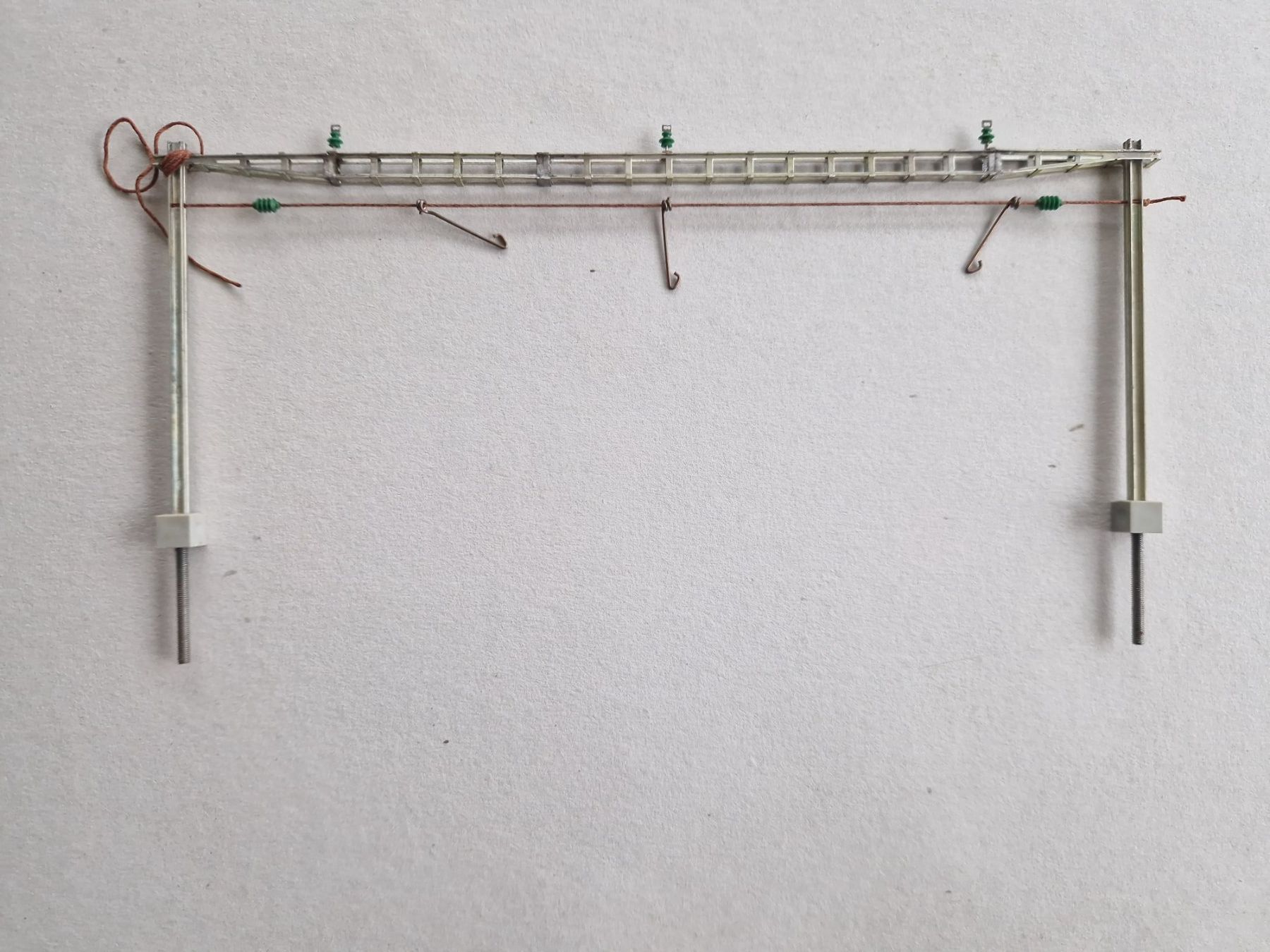 Sommerfeldt Modellini di ferrovie: Sommerfeldt Modellbahn Oberleitung H0 – Nuovo (secondo la descrizione) da Goldau venduto da Helipilot 5