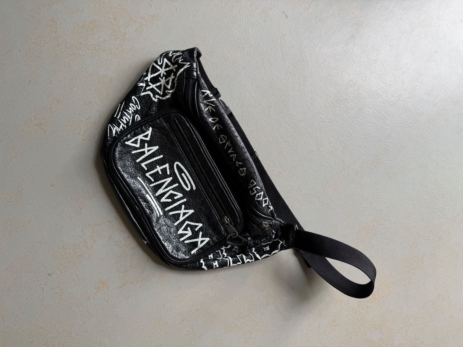 Balenciaga Borse: Balenciaga Graffiti Bauchtasche – Usato da Winterthur venduto da geo_6fms