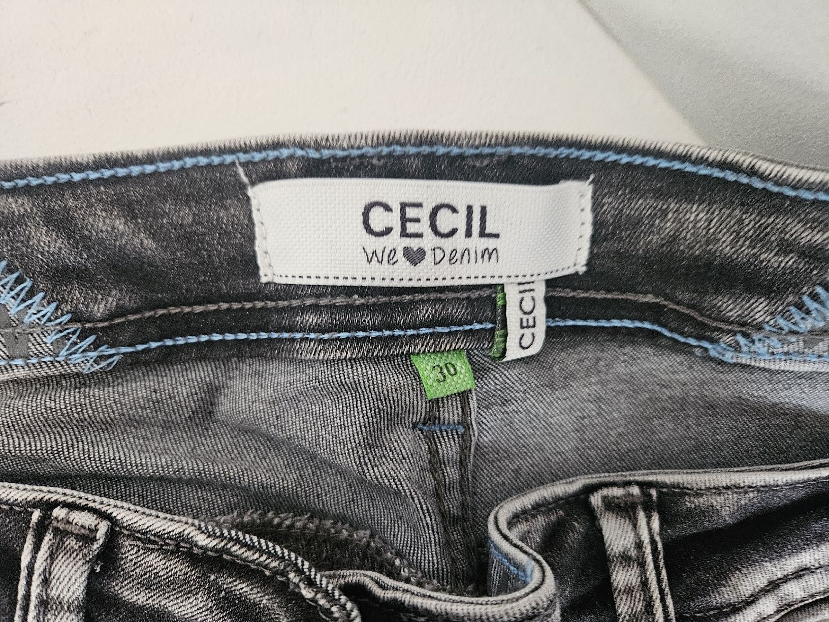 Cecil Jeans: Cecile Jeans Neu – Nuovo (secondo la descrizione) da Ennetbürgen venduto da LebuniaNW 1