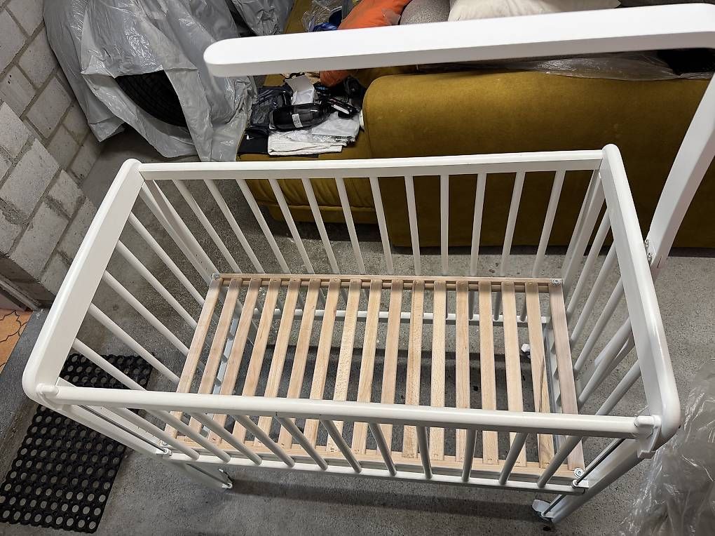 Letti: Babybett / Gitterbett  – Usato da Lengnau BE venduto da MarinoT 2