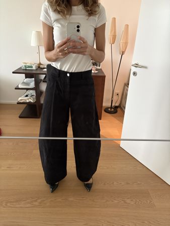 Cos barrel trousers in black 