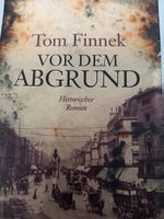 "Vor dem Abgrund" von Tom Finnek