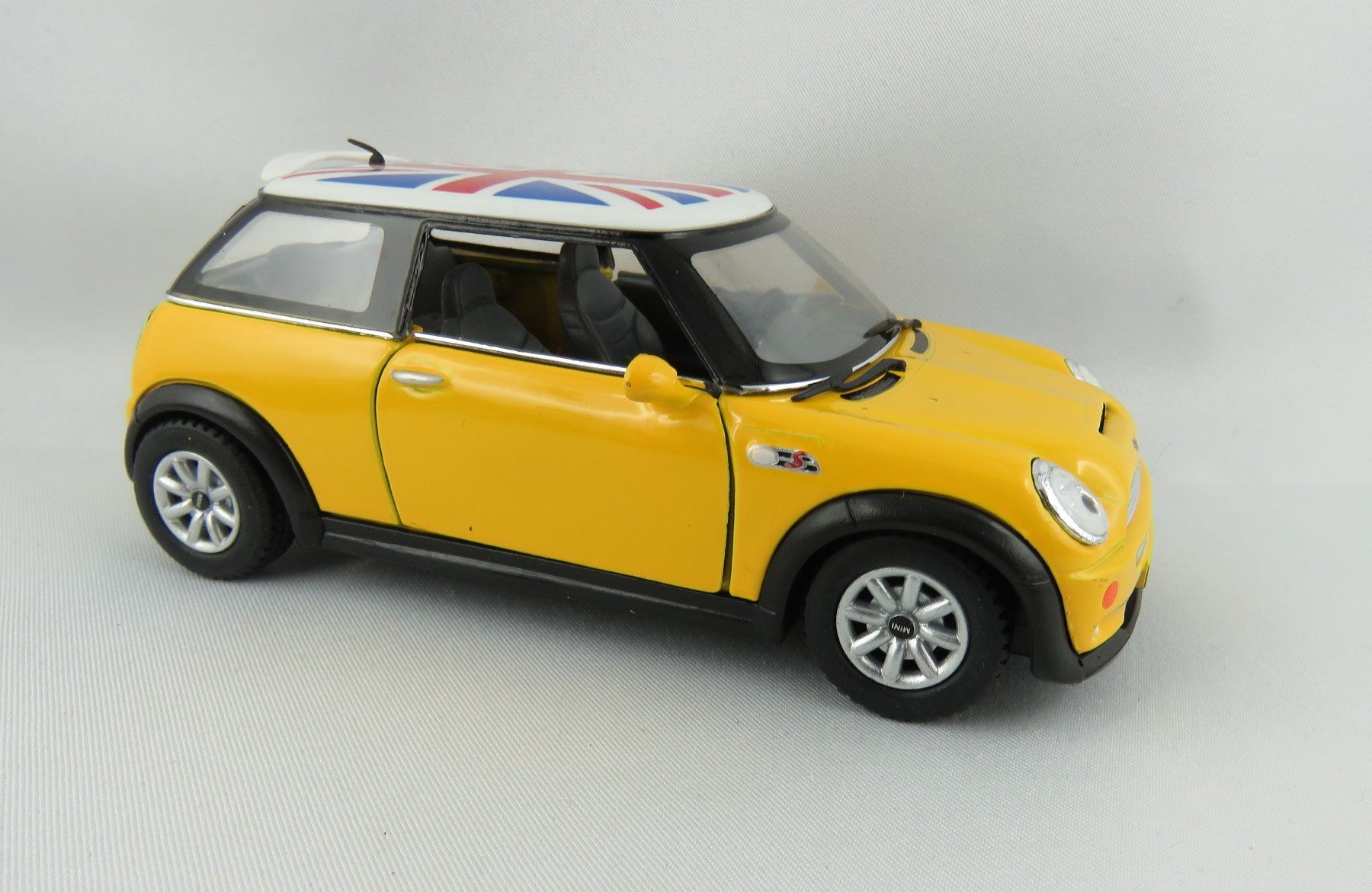 Cooper Modellautos: Modellauto - MINI COOPER S  - Neu - Grösse: 1:28 – Neu (gemäss Beschreibung) aus Grenchen von Yamahwildstar16 2