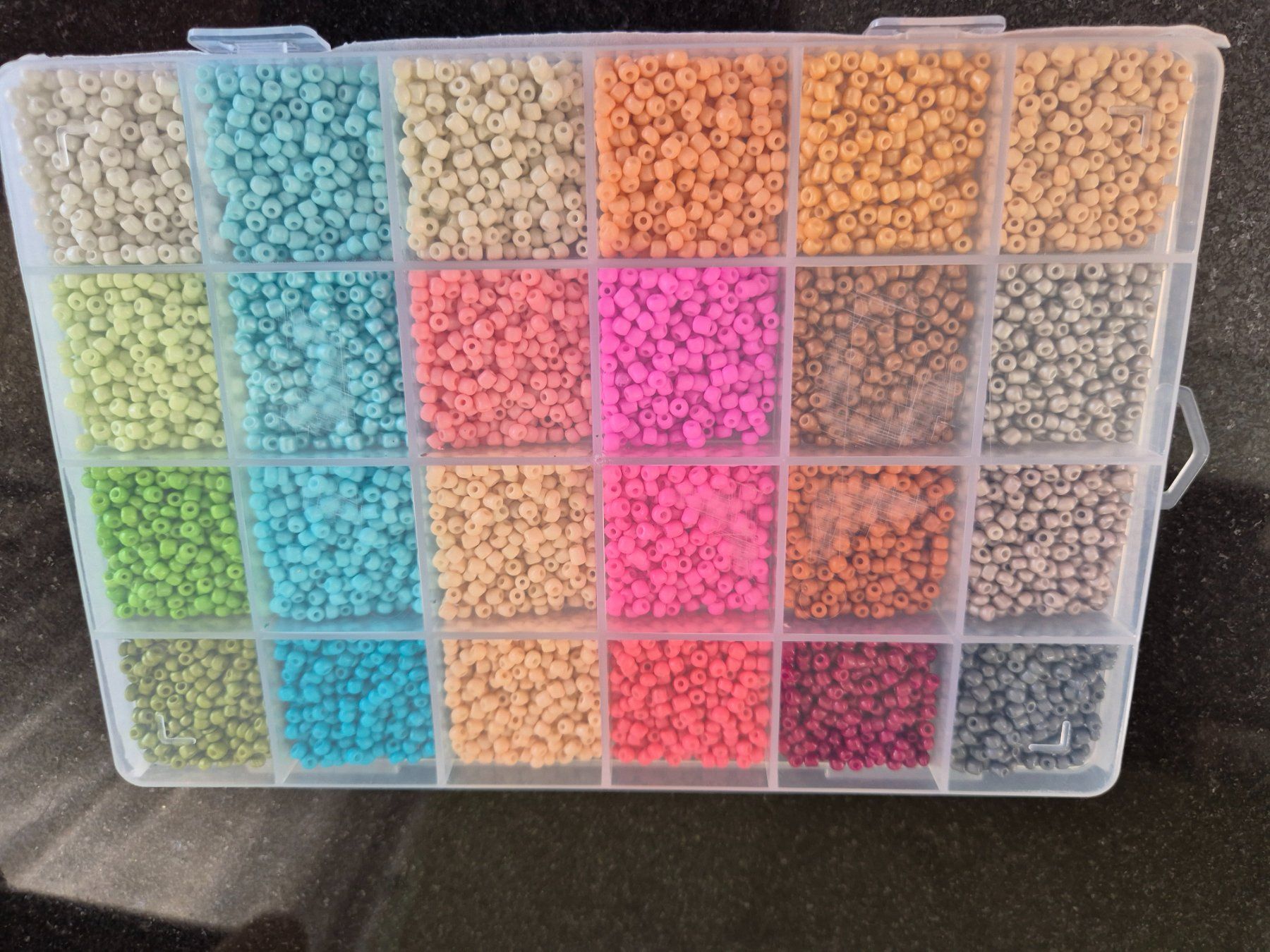 Perlen (unechte): Rocailles Perlen, 24 versch. Farben – Neu und originalverpackt aus Läufelfingen von Netti04