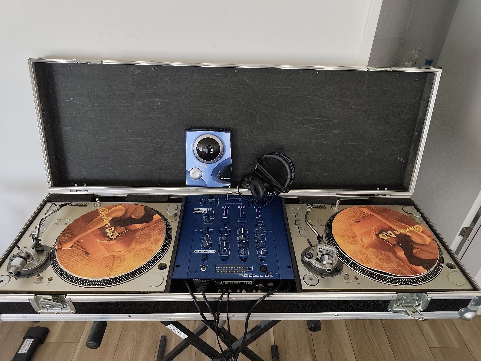 Reloop Console di mixaggio: DJ Equipment mit Cases und Zubehör – Usato da Oeschgen venduto da stu_nq7r
