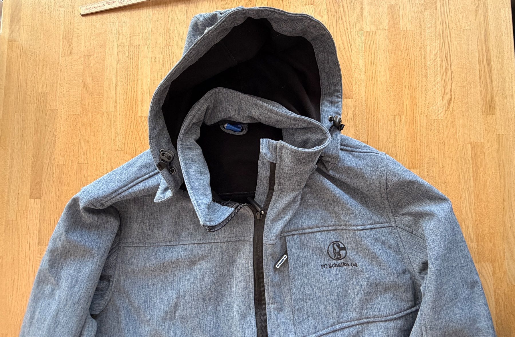 Giacche: Jacke - SCHALKE 04 Softshell grau Gr. XXL – Usato da Winterthur venduto da Secondhand-Family 1