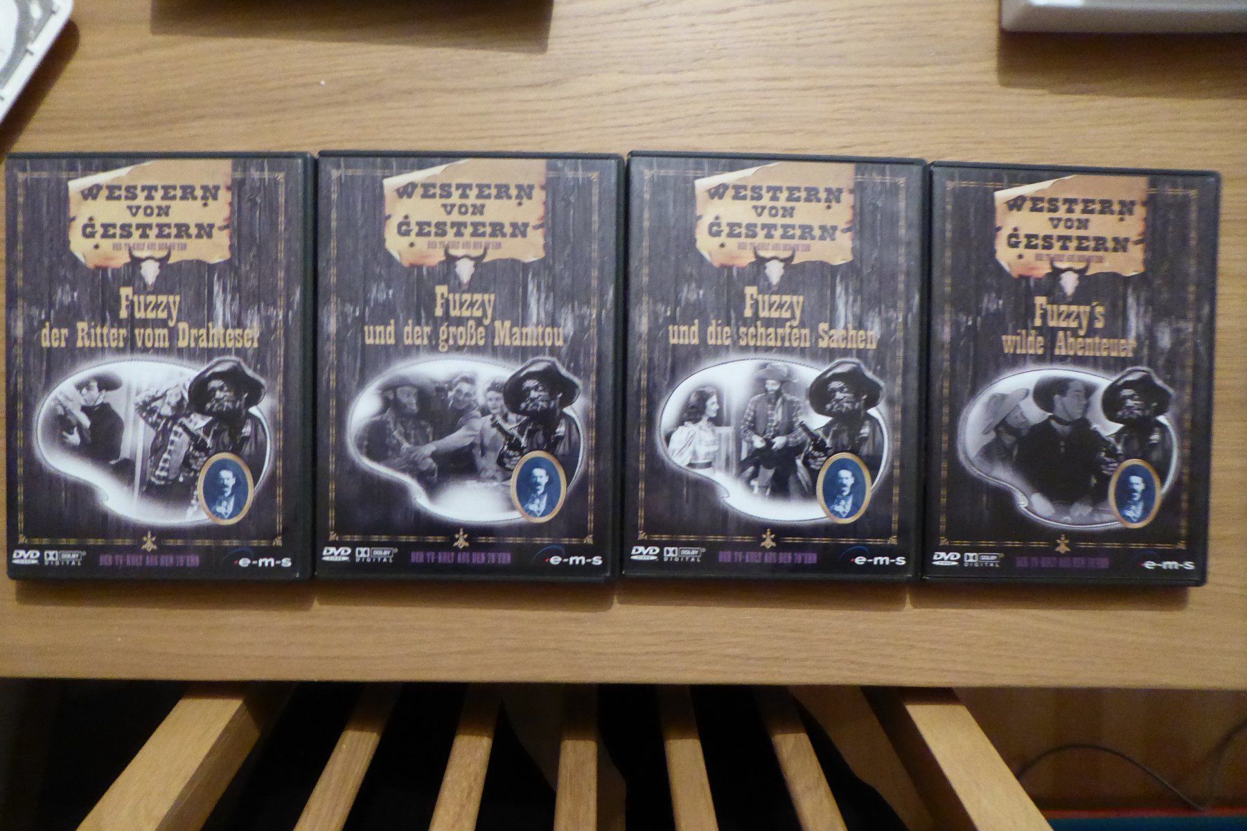 Tutti i DVDs: 4x DVD Fuzzy Western von gestern – Usato da Allschwil venduto da Summelsarium
