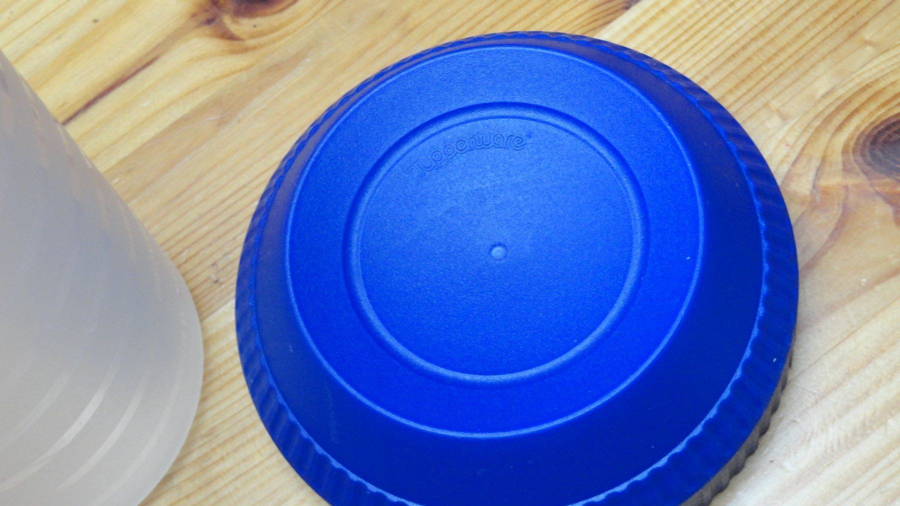 Tupperware Contenitori & Simili: Tupperware Shaker 750ml komplett Neuwertig – Usato da Gstaad venduto da Meiel2020 4