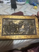 Cornice con bassorilievo raffigurante scene mitologiche