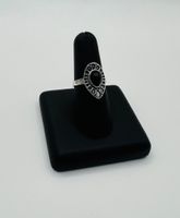 Silbern farbiger Ring mit schwarzem Stein / Grösse: 53