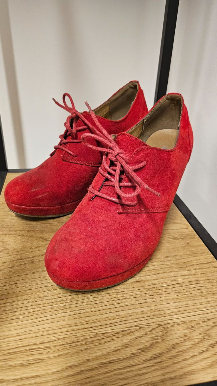 Scarpe da donna: Velvet Rote Wedges Gr. 39 – Usato da Zürich venduto da yas_fzk2